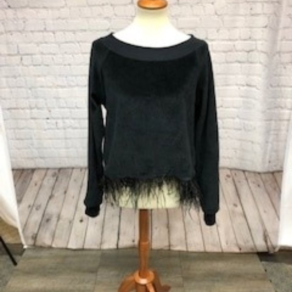 Hippebeach long sleeve sweater top with whimsical feather trim